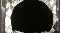 Nanotubos de carbono criam o preto mais preto de sempre.